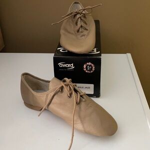 New Award kid’s tan lace up jazz shoes 1.5MS
